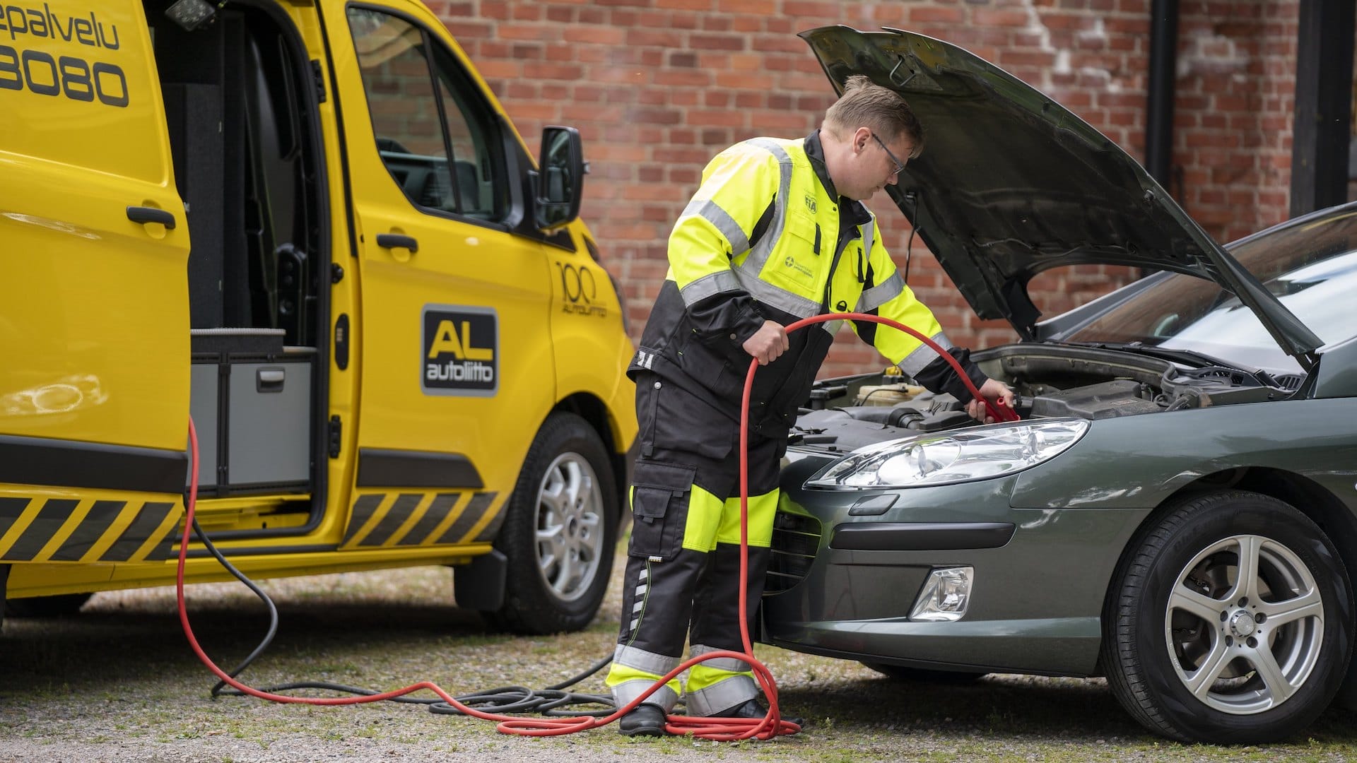 Autoliiton tiepalvelu työssään