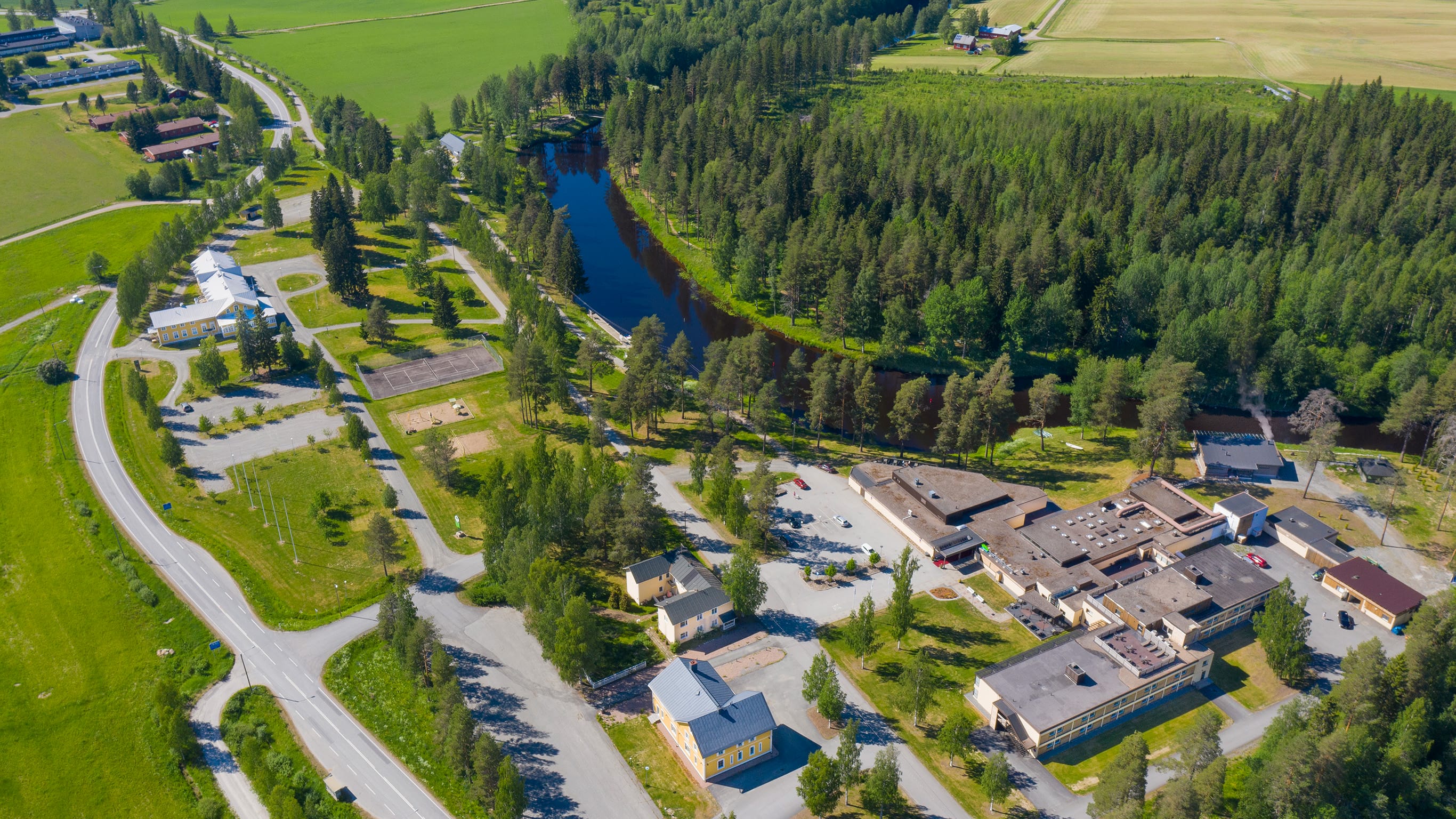 Spa Hotel Runni ja ympäröivä maisema.