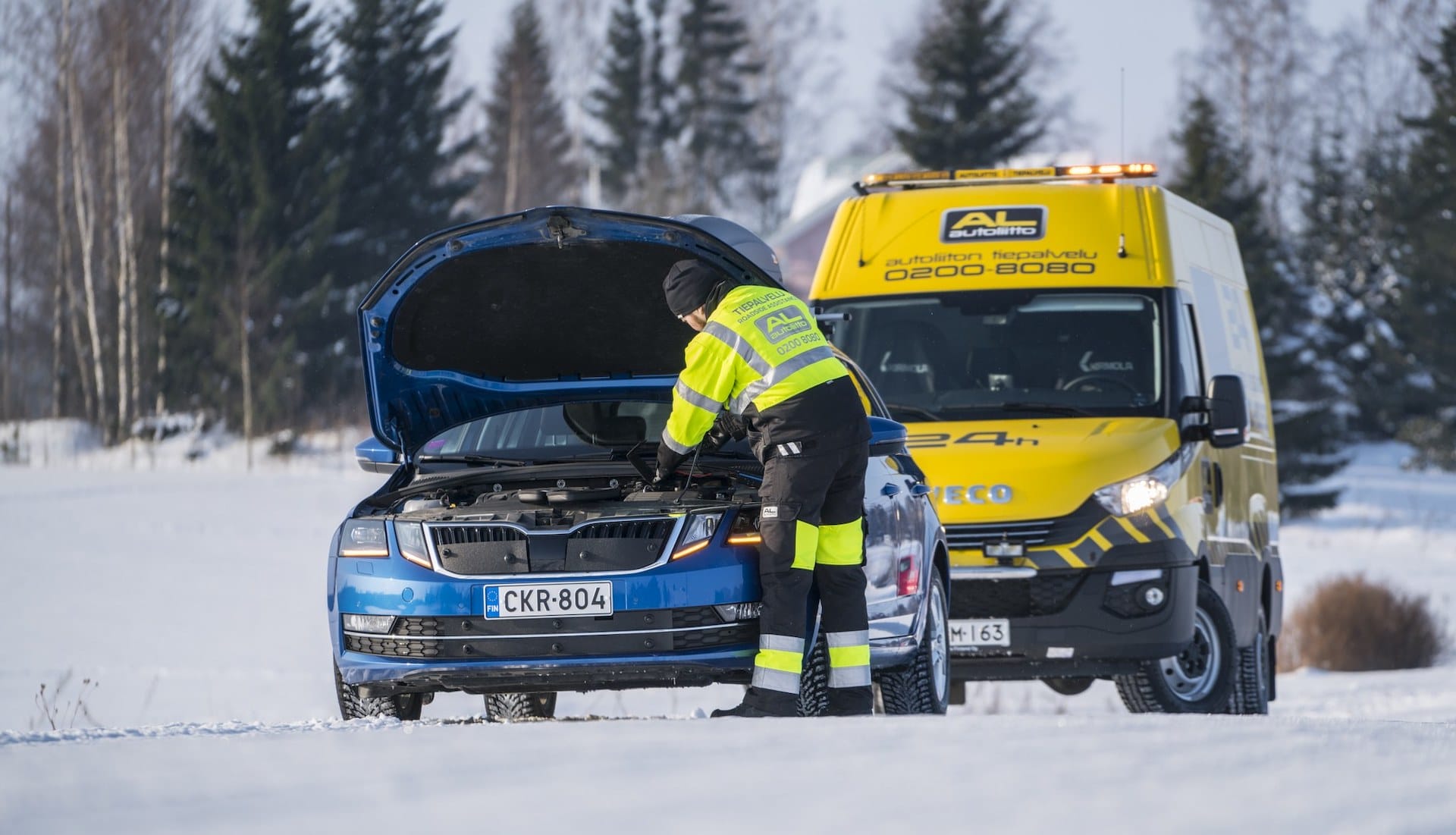 Tiepalvelu auttaa tien päällä